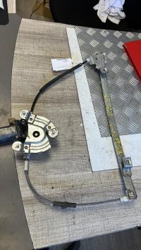 Alzacristalli elettrico anteriore destro