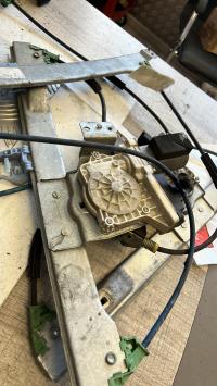 Elevalunas eléctrico delantero izquierdo