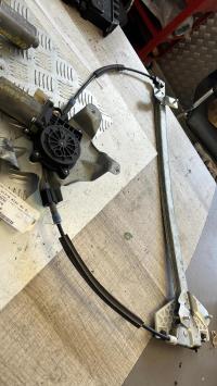 Leve vitre electrique avant gauche