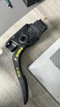 Pedale acceleratore