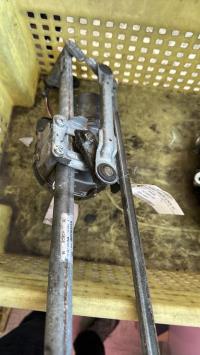 Moteur essuie glace avant