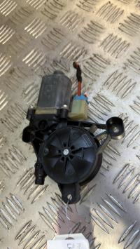 Moteur leve vitre avant droit