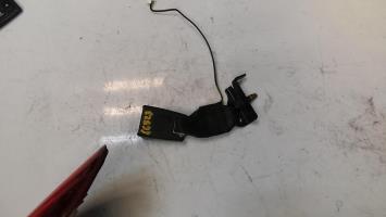 Attache ceinture arriere droit