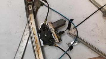 Leve vitre electrique avant droit