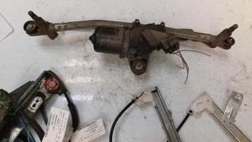 Moteur essuie glace avant