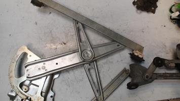 Leve vitre electrique avant droit