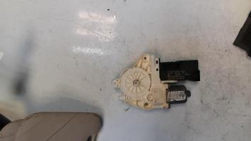 Moteur leve vitre avant droit