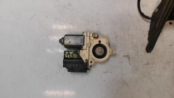 Moteur leve vitre avant droit