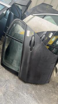 Puerta trasera izquierda