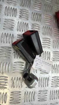 Attache ceinture arriere centrale