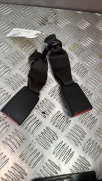 Attache ceinture arriere droit