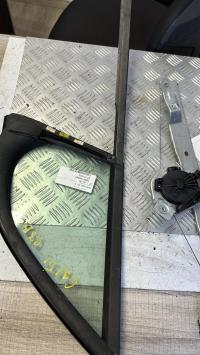 Custode avant gauche (porte)