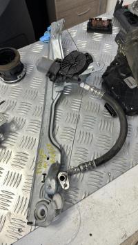 Leve vitre electrique avant gauche