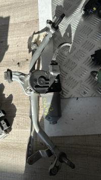 Moteur essuie glace avant