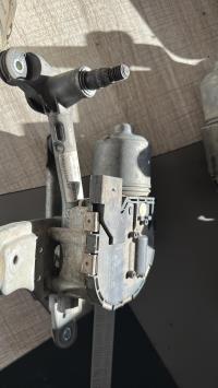 Moteur essuie glace avant droit