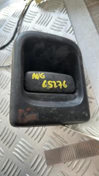 Poignee porte avant gauche