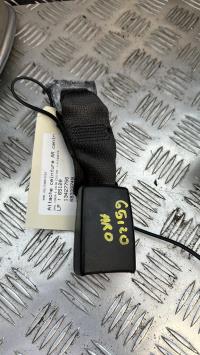 Attache ceinture arriere centrale