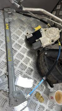 Leve vitre electrique avant droit