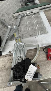 Leve vitre electrique avant droit