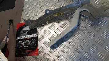 Charniere de capot