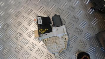 Moteur leve vitre avant droit