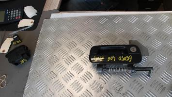 Poignee porte avant droit