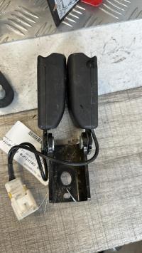 Attache ceinture arriere centrale