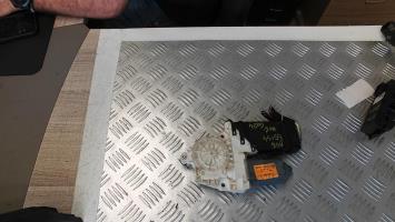Moteur leve vitre avant gauche