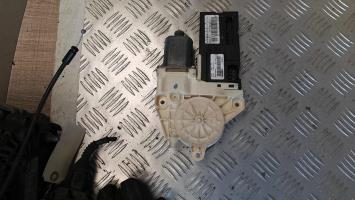 Moteur leve vitre avant gauche