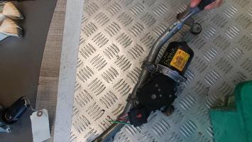 Moteur essuie glace avant