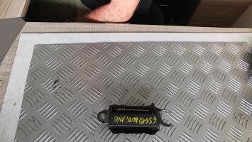 Poignee porte avant gauche
