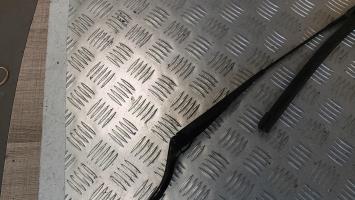 Braccio tergicristallo anteriore sinistro