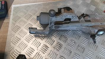 Moteur essuie glace avant