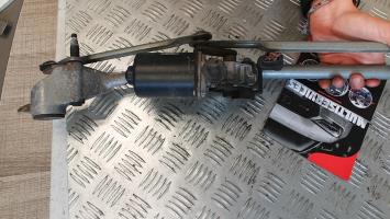 Moteur essuie glace avant