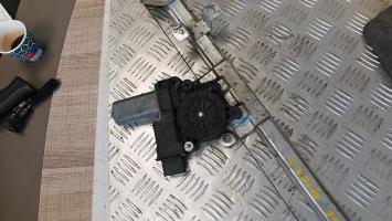 Leve vitre electrique avant droit