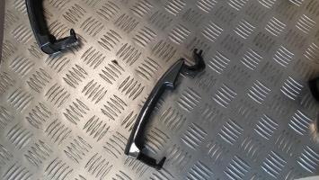 Poignee porte avant droit