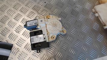 Motore alzacristalli anteriore sinistro