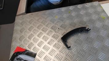 Poignee porte avant droit