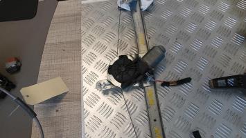 Leve vitre electrique avant droit