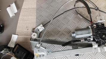 Leve vitre electrique avant droit