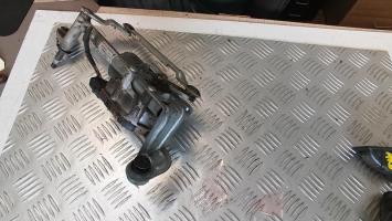 Moteur essuie glace avant gauche