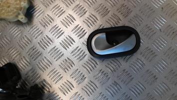 Poignee interieur avant droit