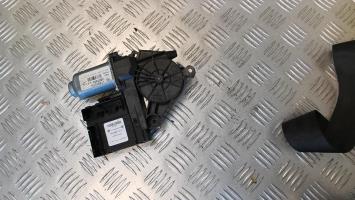 Moteur leve vitre avant droit