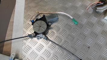 Leve vitre electrique avant droit