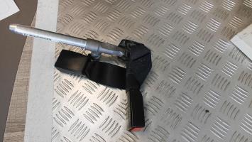 Attache ceinture arriere droit