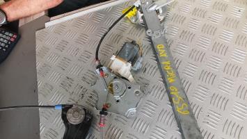Leve vitre electrique avant droit