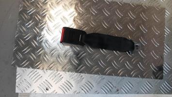 Attache ceinture arriere droit