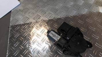 Moteur leve vitre avant droit
