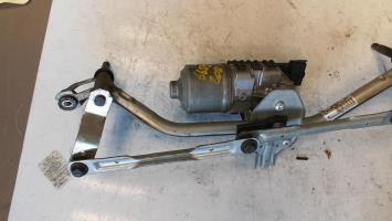 Motore tergicristallo anteriore