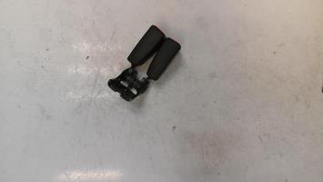Attache ceinture arriere droit